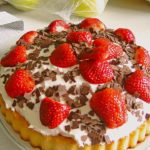 erdbeer-mascarpone-biskuit-blitz-kuchen