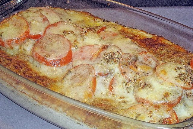 Hähnchenbrustfilet mit Tomate und Mozzarella in Kräuter - Einfache Rezepte