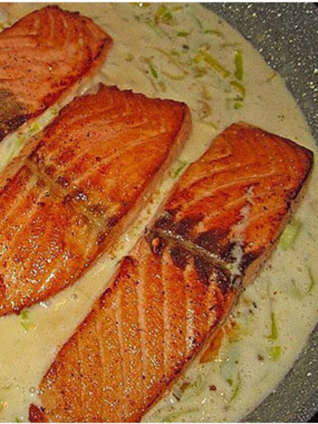 Lachs in Frühlingszwiebel-Sahne-Sauce