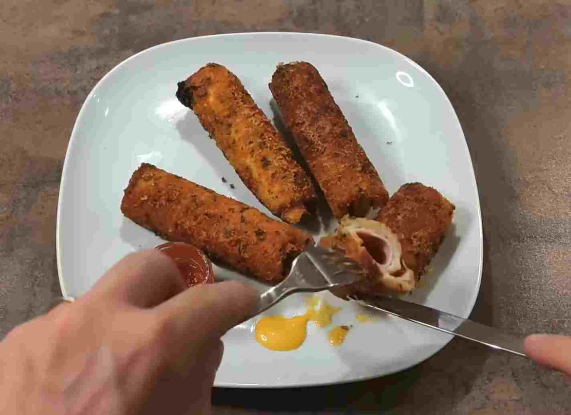 Panierte gefüllte Schinkenröllchen