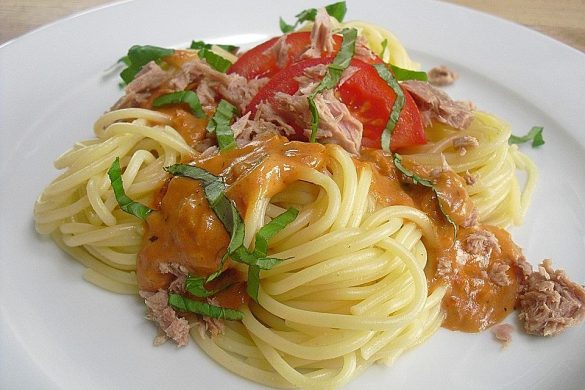 Spaghetti mit Thunfisch-Sahne-Soße - Einfache Rezepte Spaghetti mit Thunfisch-Sahne-Soße - Einfache Rezepte
