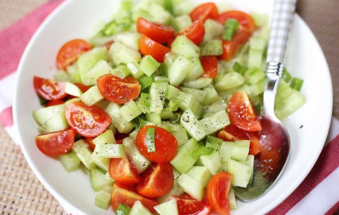 GURKEN TOMATEN SALAT, ZUM VERRÜCKT WERDEN LECKER